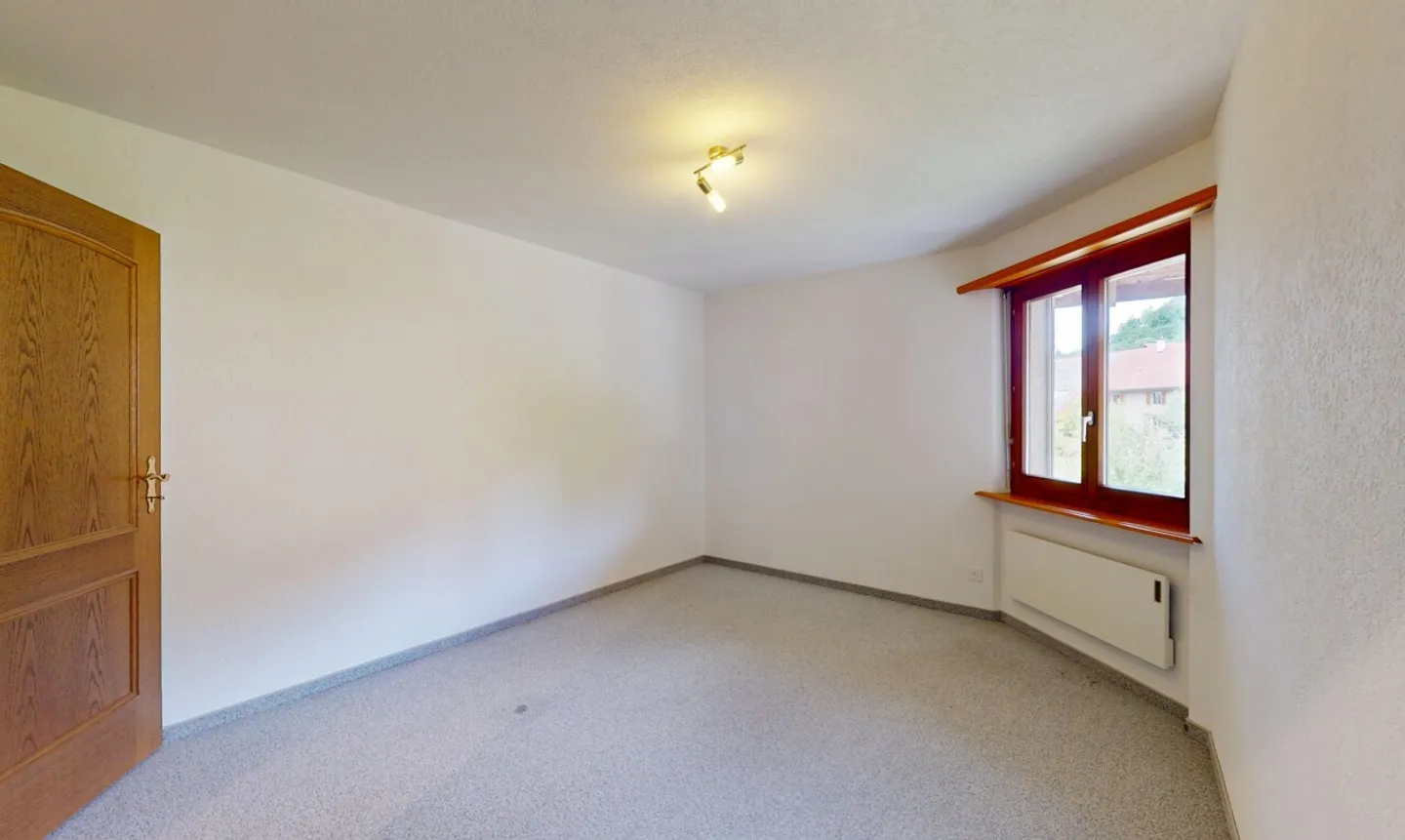 Luminoso appartamento di 4,5 locali con vista, camino e due posti auto - Foto 5 di 11