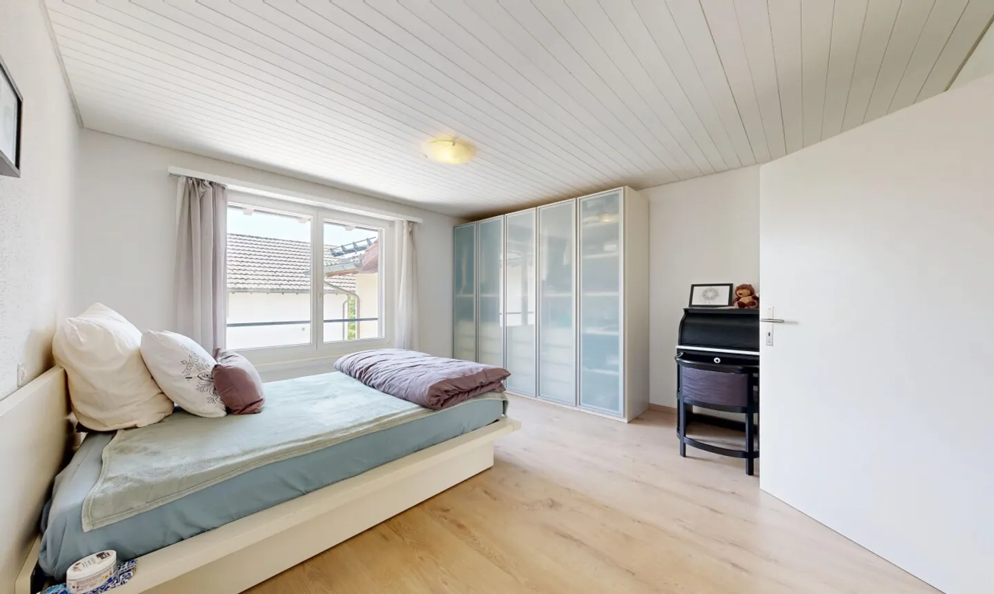 Extraordinary 6.5-Room Semi-Detached Family House - Photo 10 of 11