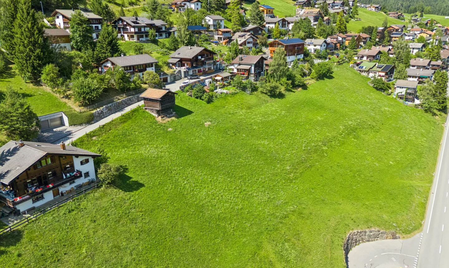 Grosszügiges Grundstück mit Bauland - Foto 3 von 8