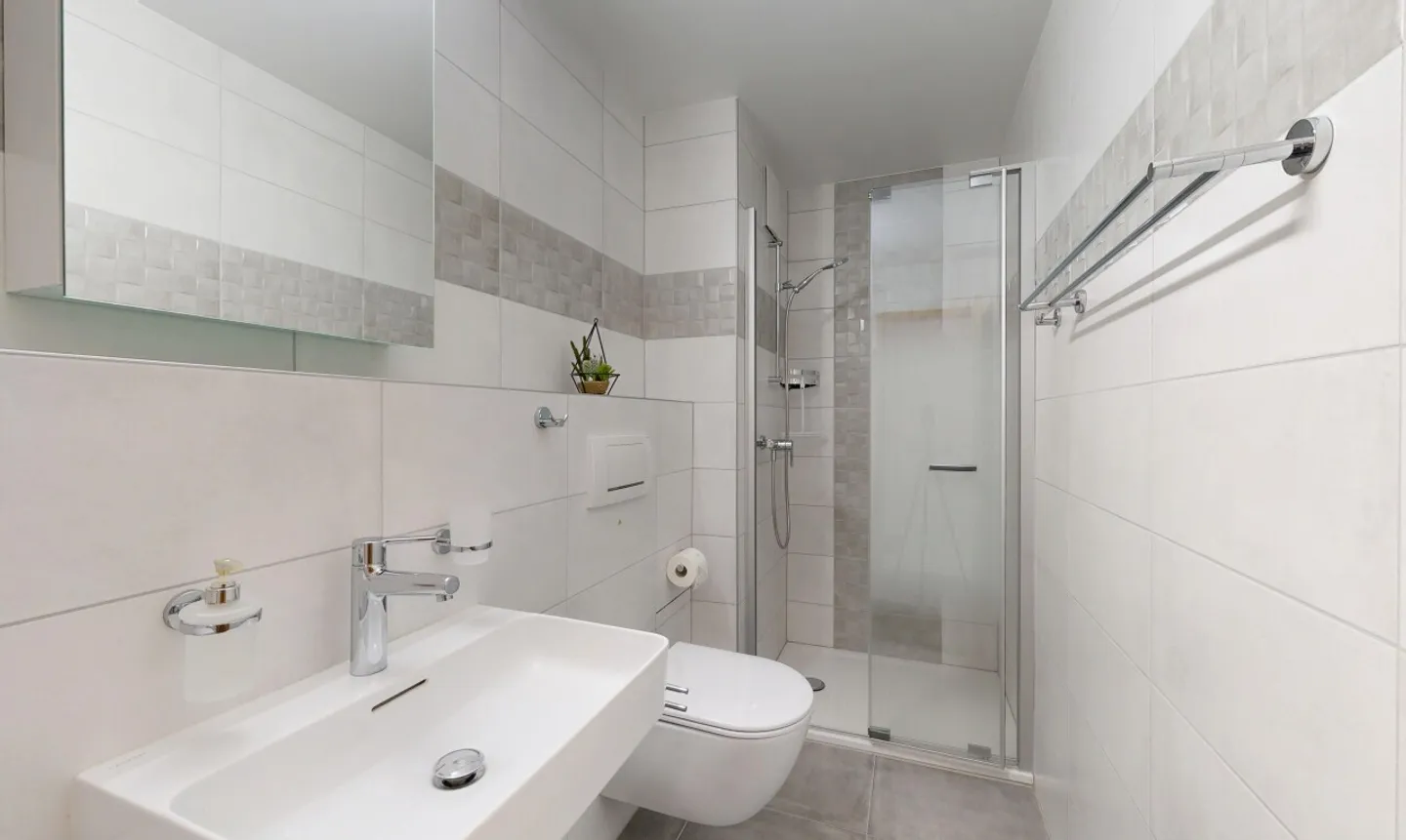 Spacious 5.5 room apartment of 160 m² in a quiet area with unobstructed view - Photo 10 of 11