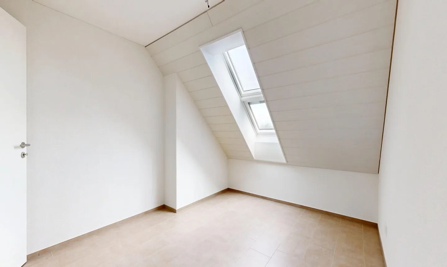 Appartement mansardé de 4.5 pièces comme neuf avec un immense grenier - Photo 7 sur 11