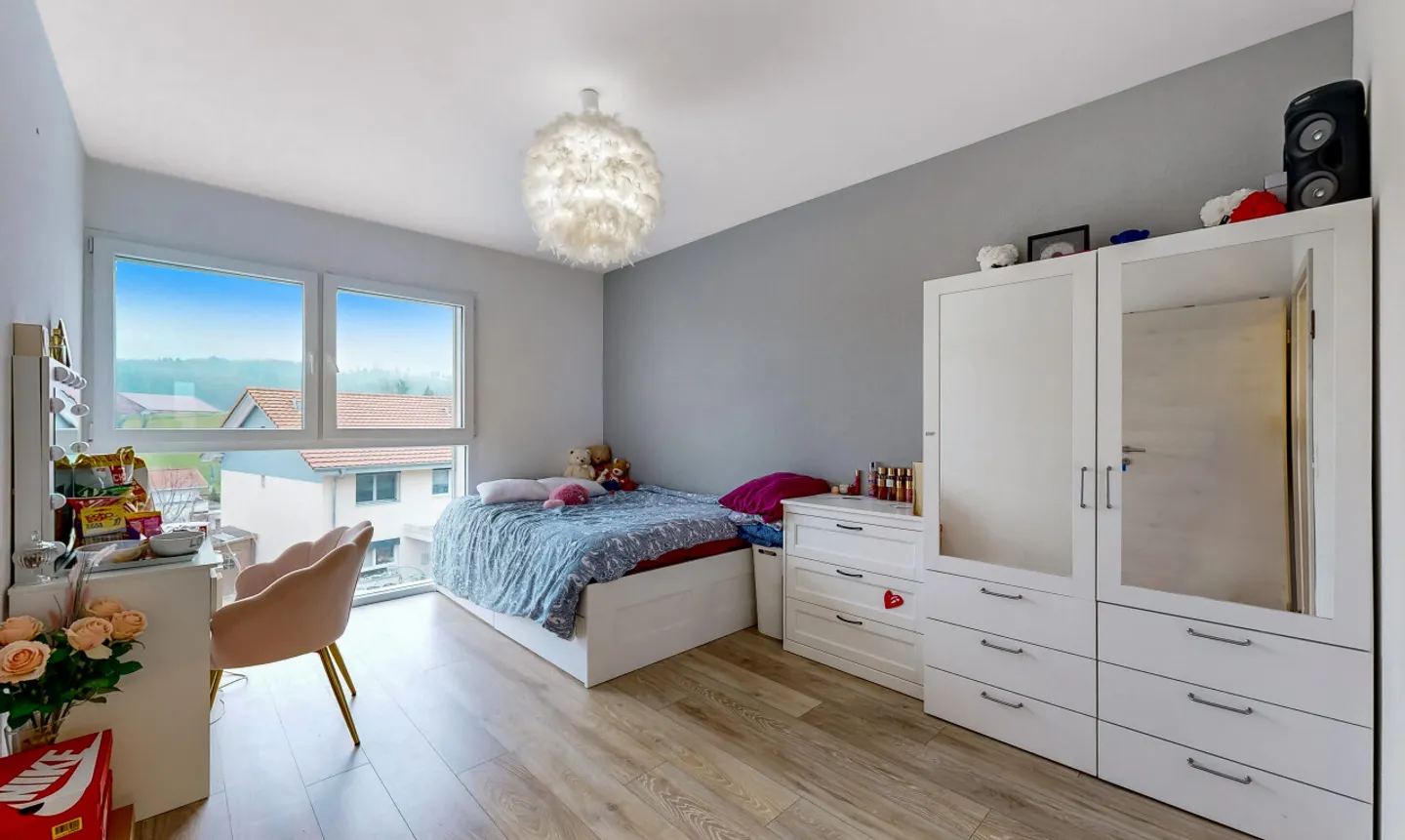 Semi-Detached Villa on 3 Levels – Bright and Ideally Located - Photo 11 of 13