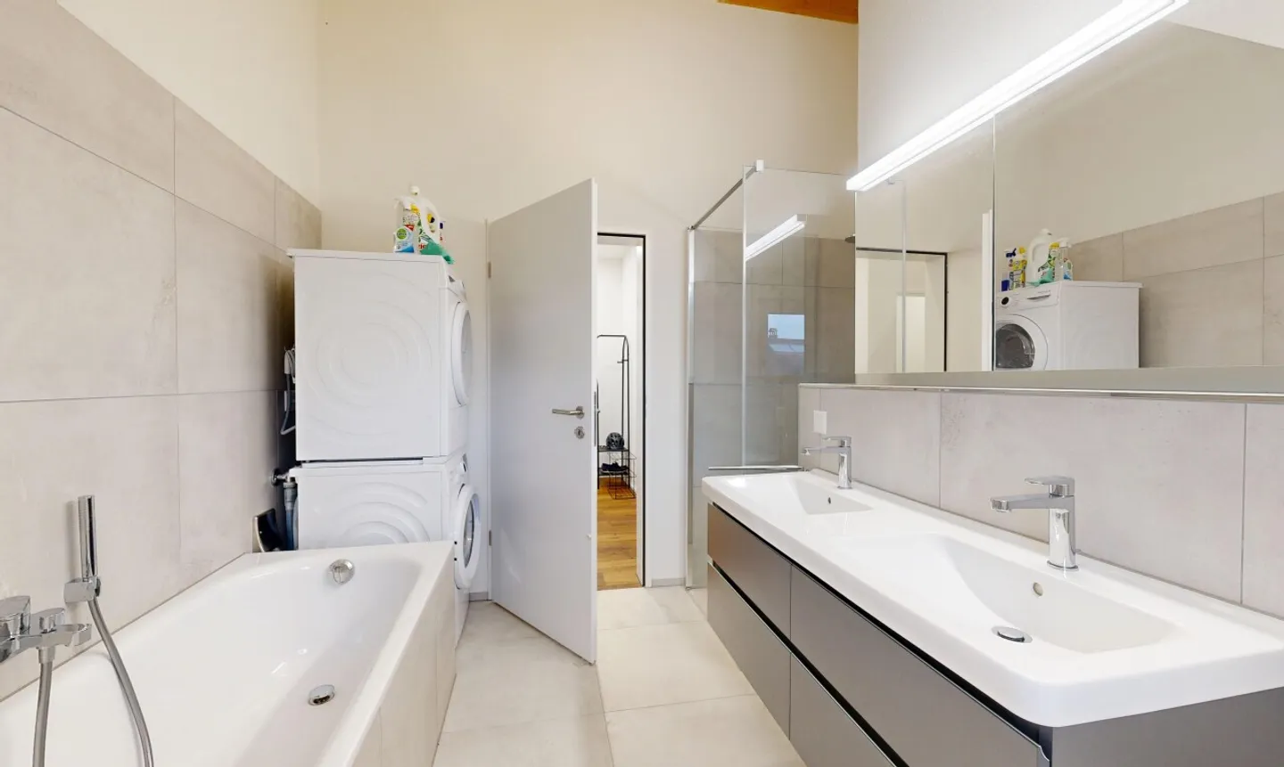 Neuwertige Dachgeschosswohnung mit hochwertigem Ausbaustandard - Foto 7 di 11