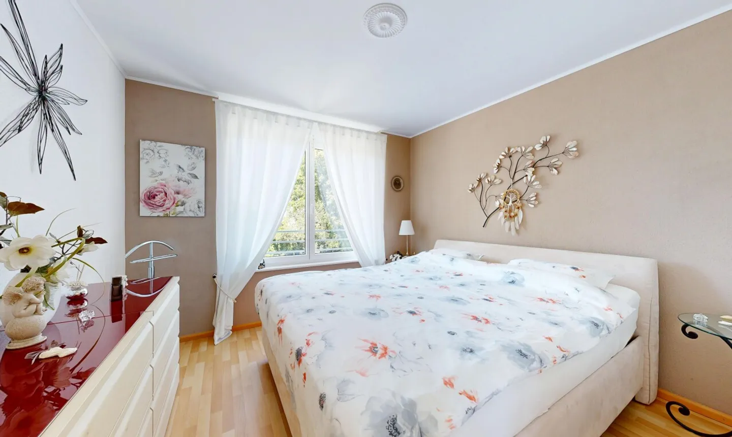 Attraktives 5.5-Zimmer Doppeleinfamilienhaus mit pflegeleichtem Garten - Foto 10 di 11