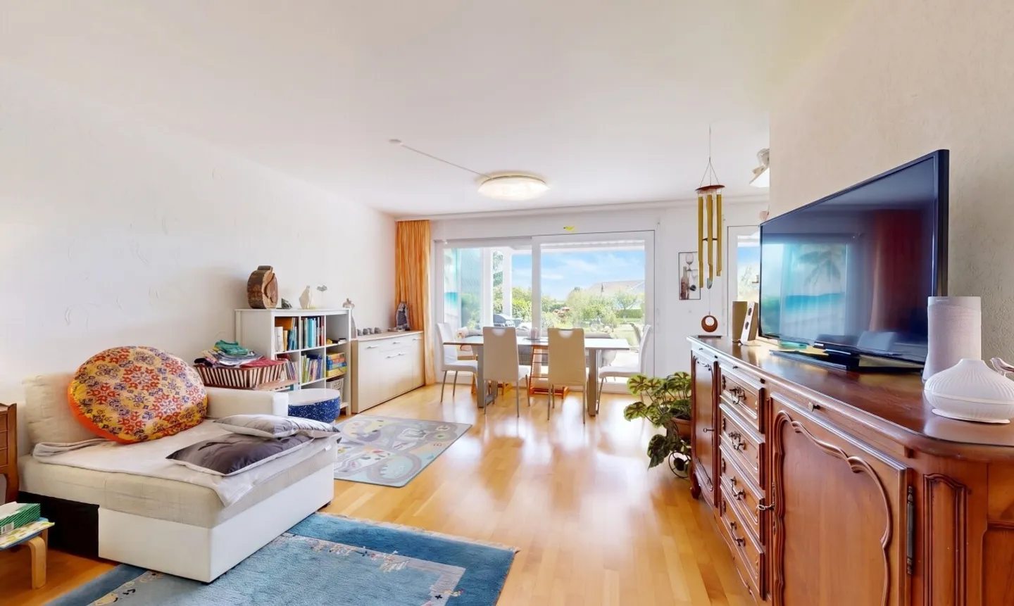 Beautiful 4.5-room apartment with a magnificent garden in a quiet area in Bussigny - Photo 2 of 11