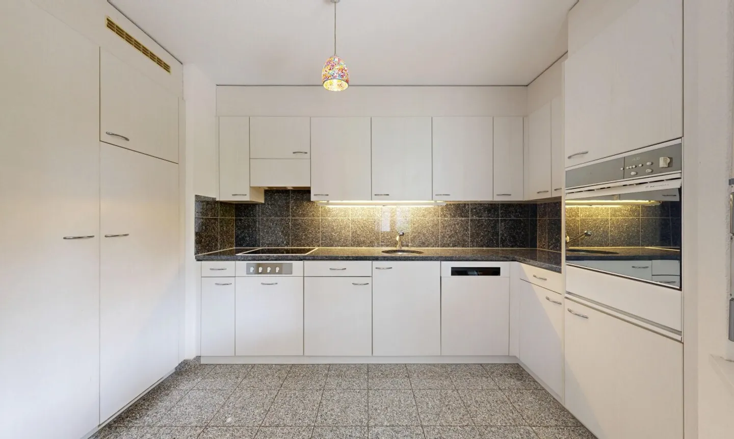 Grosszügige Wohnung mit sonniger Terrasse - Foto 3 von 11