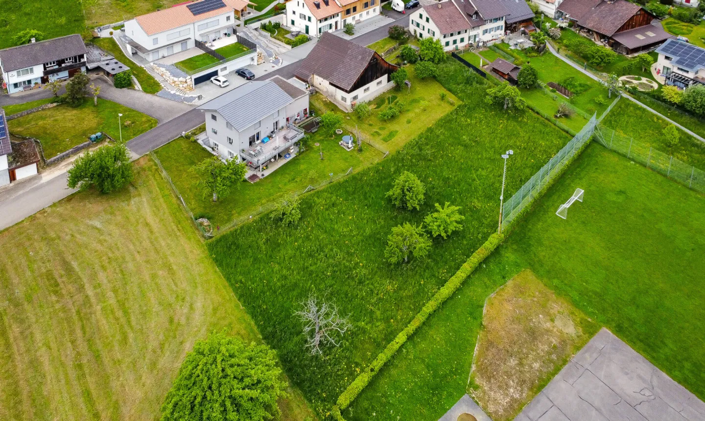 Terreno edificabile situato in posizione tranquilla con vista lontana ad Arboldswil - Foto 11 di 13