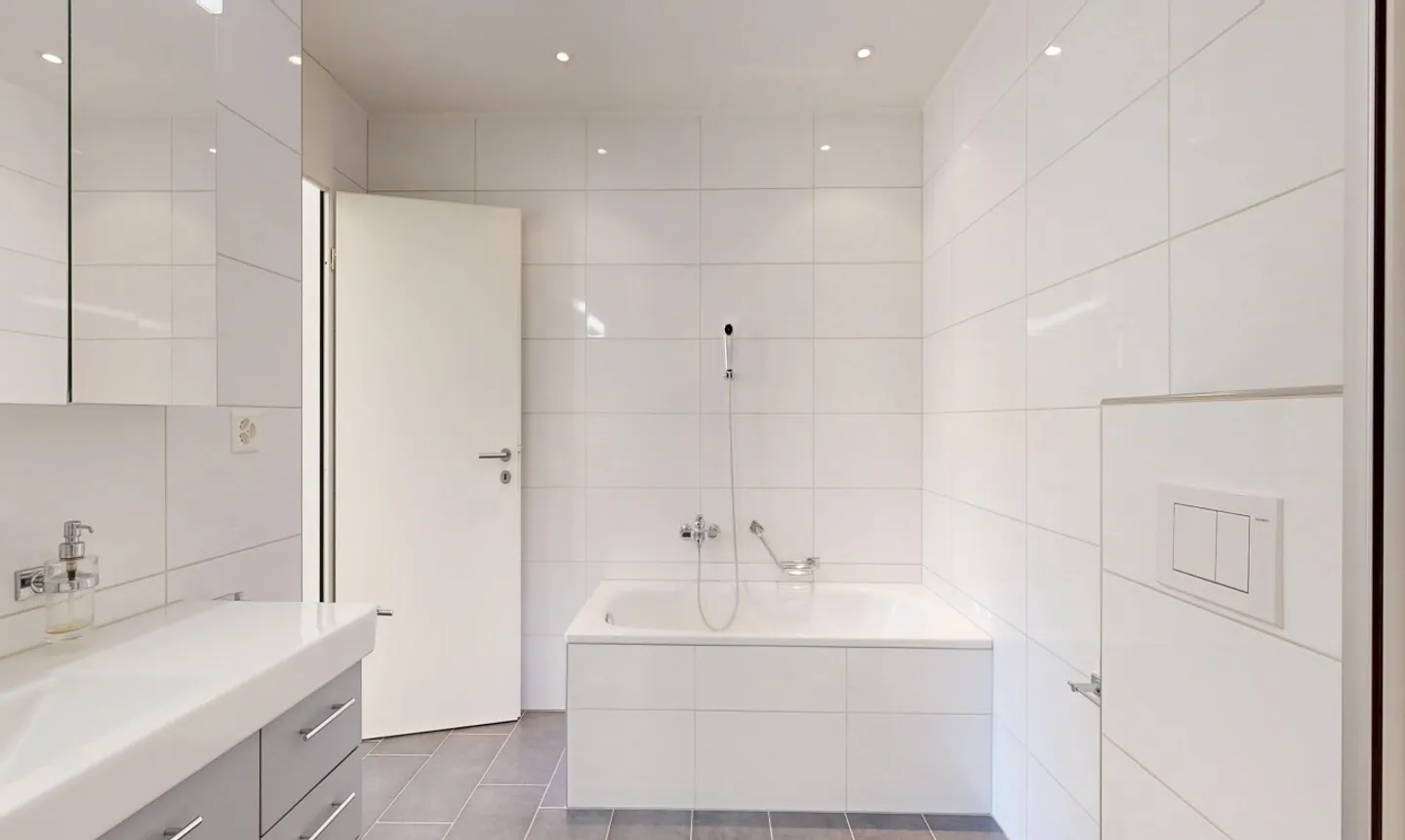 Moderno appartamento con terrazza di 4,5 stanze con vista mozzafiato - Foto 10 di 11