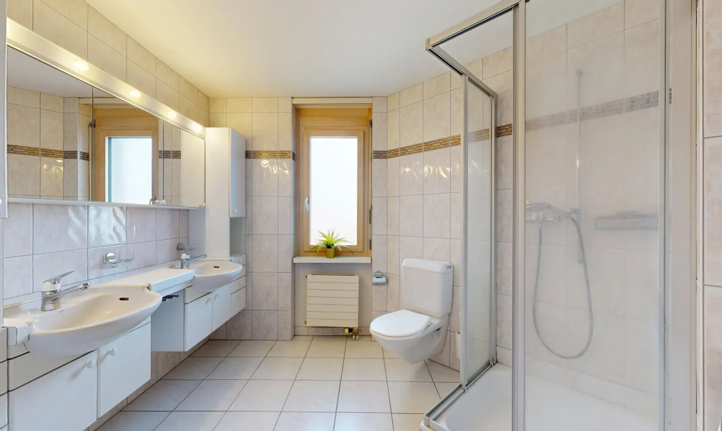 Schöne 6,5-Zimmer-Maisonette-Dachwohnung mit Terrassen und Aussicht - Foto 7 di 11
