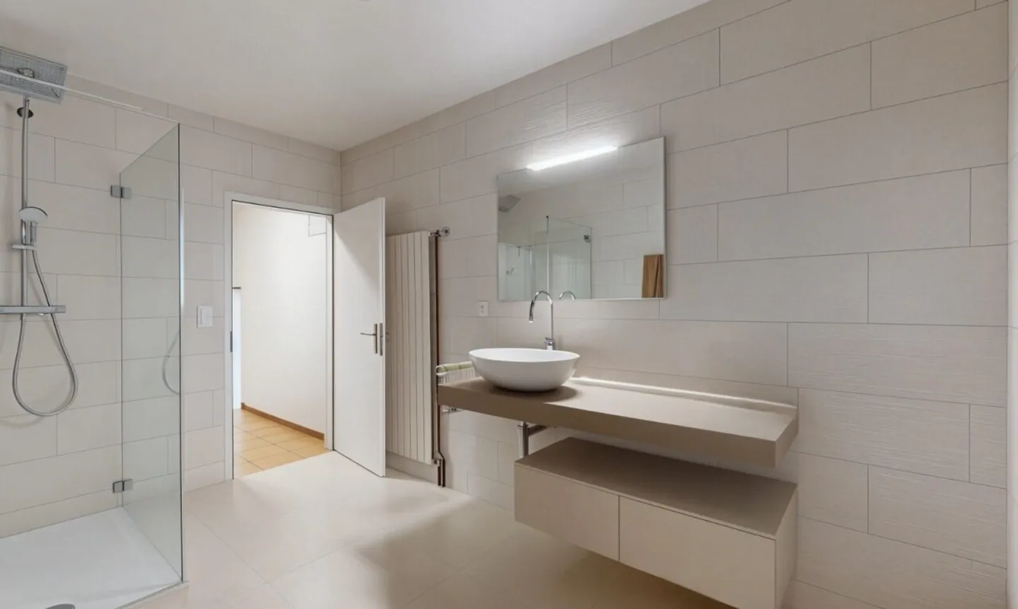 Vicino a Yverdon: spazioso appartamento ristrutturato di 4,5 locali con giardini comuni - Foto 10 di 11