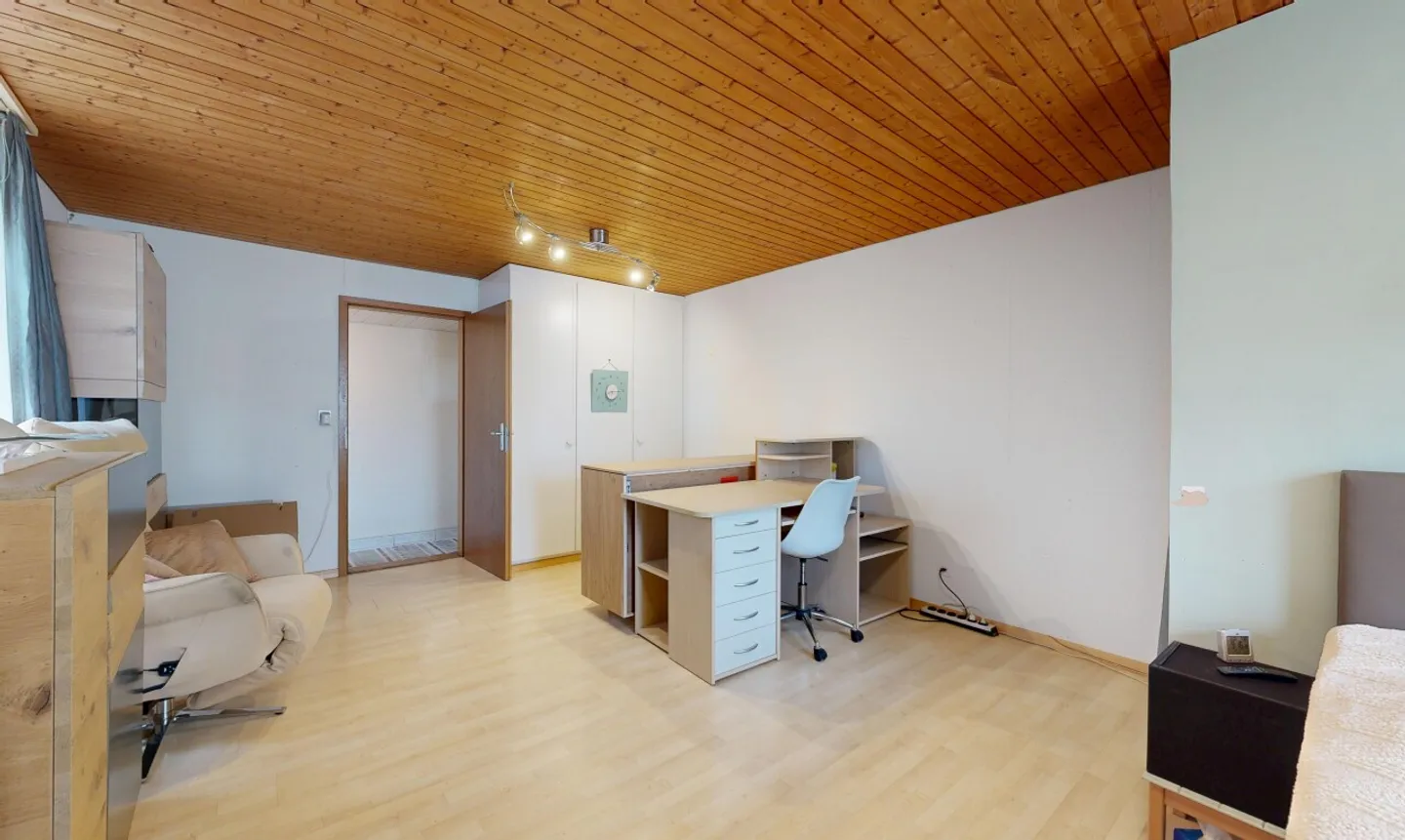 Charming 5-room corner terraced house in a sought-after location in Bottighofen - Photo 9 of 11