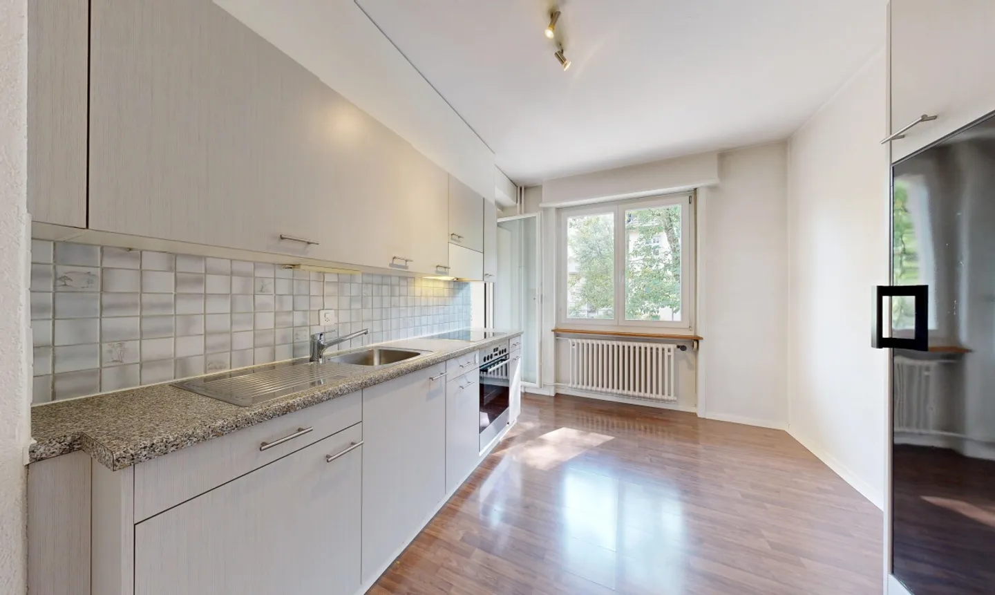 Charmante 2.5-Zimmer-Wohnung mit eigener Garage im Monbijou - Photo 1 sur 11