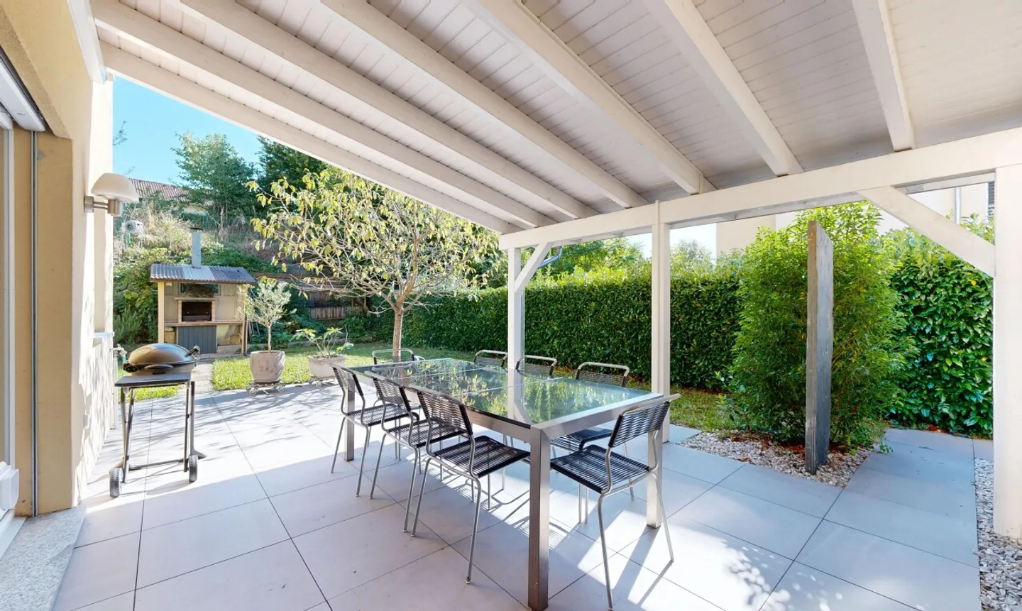 Villa luminosa con giardino nel cuore di Avenches - Foto 1 di 11