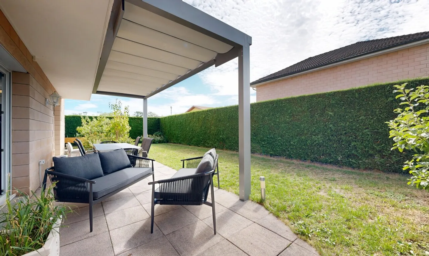 Superb family home perfectly maintained - Photo 8 of 11