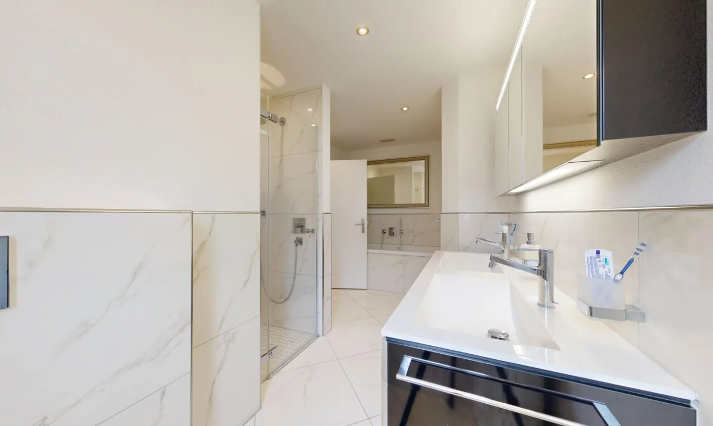 Maison de ville moderne de 5,5 pièces avec jardin à Aristau - Photo 11 sur 13