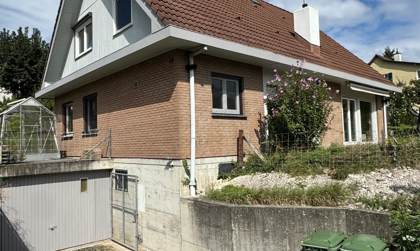 Casa affascinante con grande terreno e molto potenziale - Foto 1 di 13