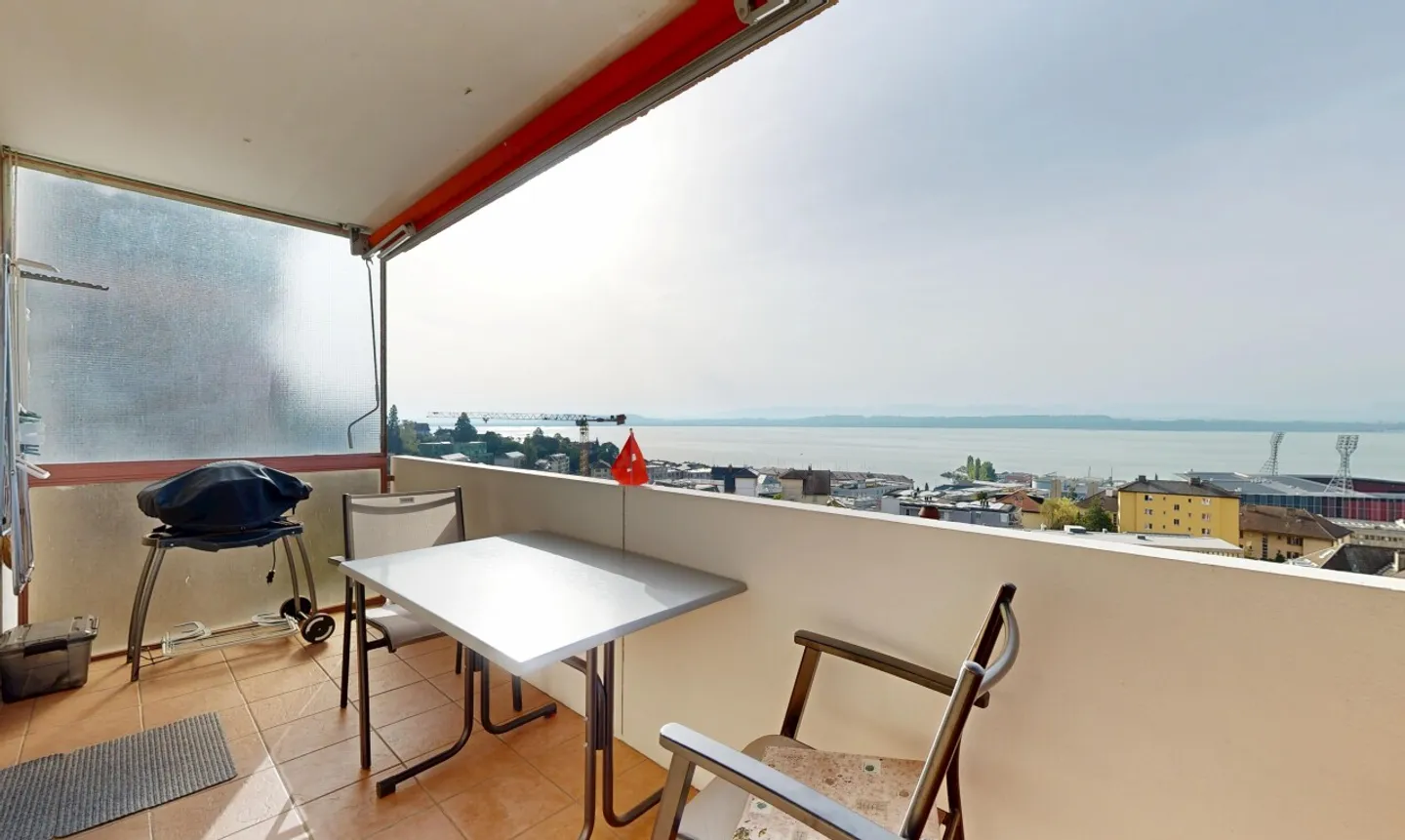4.5 room apartment with panoramic lake view - Photo 1 of 11