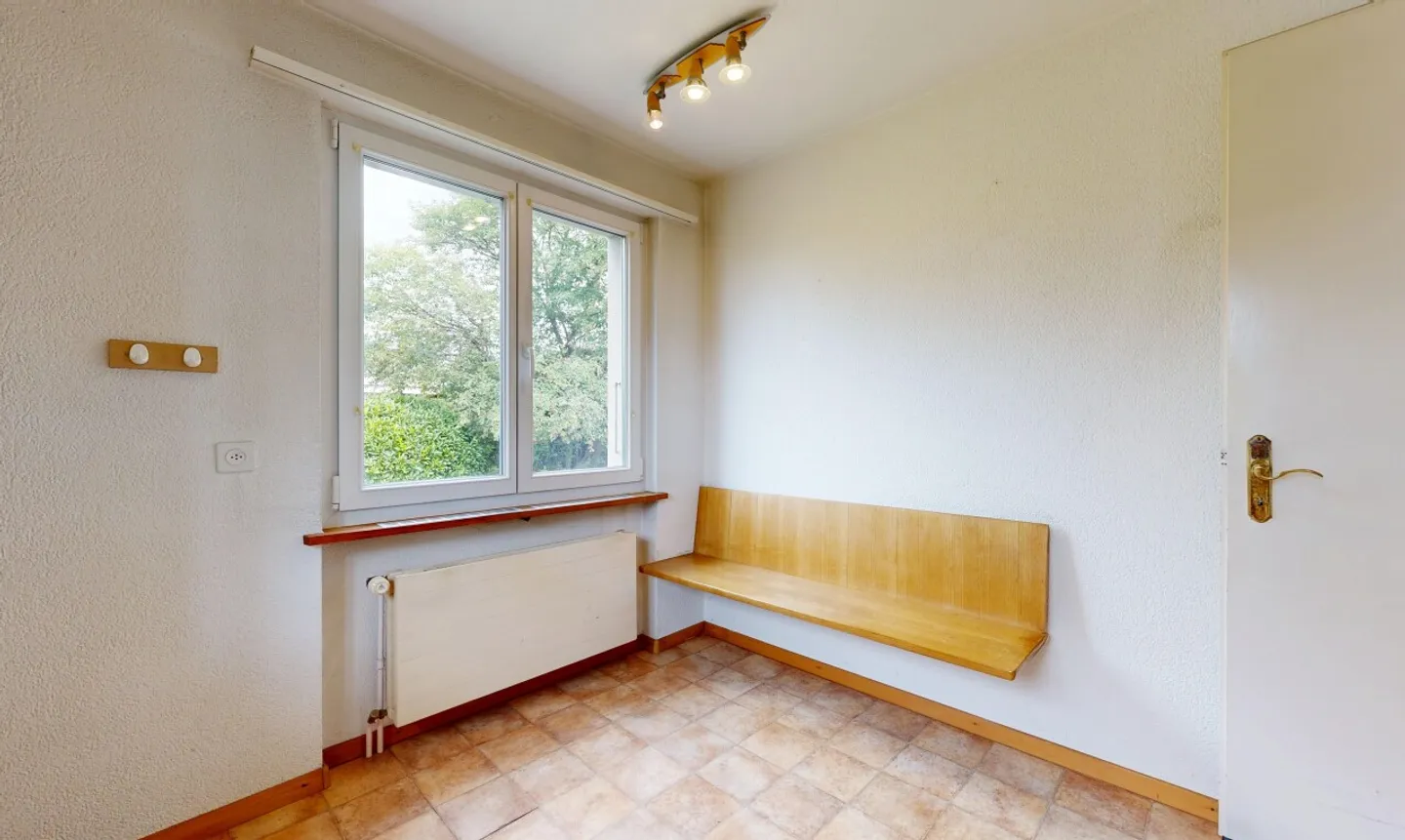 Single-family house with separate studio - Photo 8 of 11