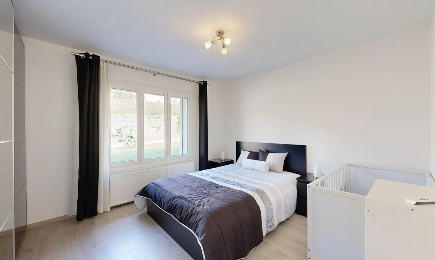 Schönes, vollständig renoviertes Einfamilienhaus mit 4,5 Zimmern - Foto 7 von 11