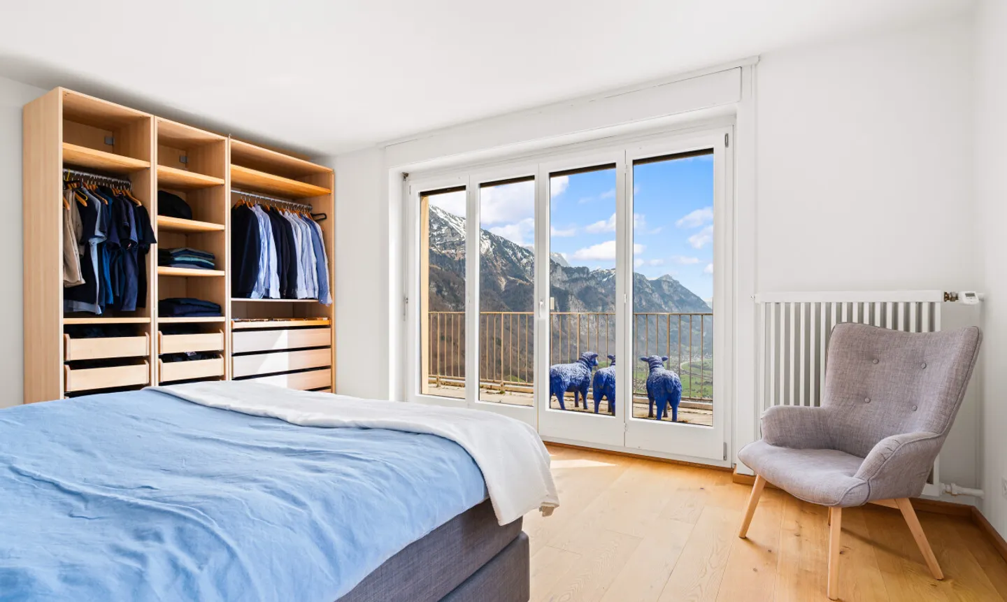 Panorama, Discretion and Space – House in Walenstadtberg - Photo 9 of 11