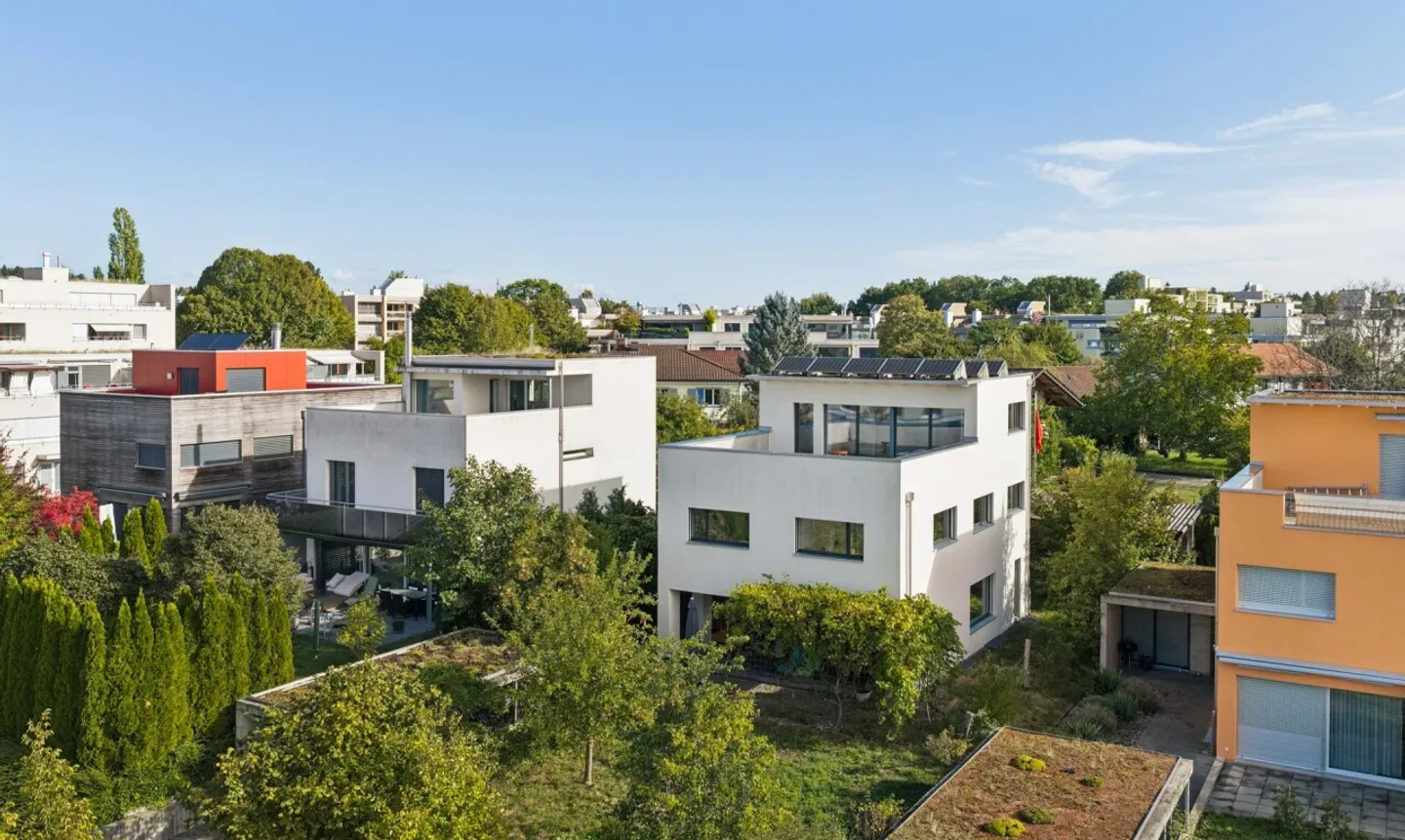 Maison individuelle élégante avec jardin et terrasse sur le toit - Photo 2 sur 11