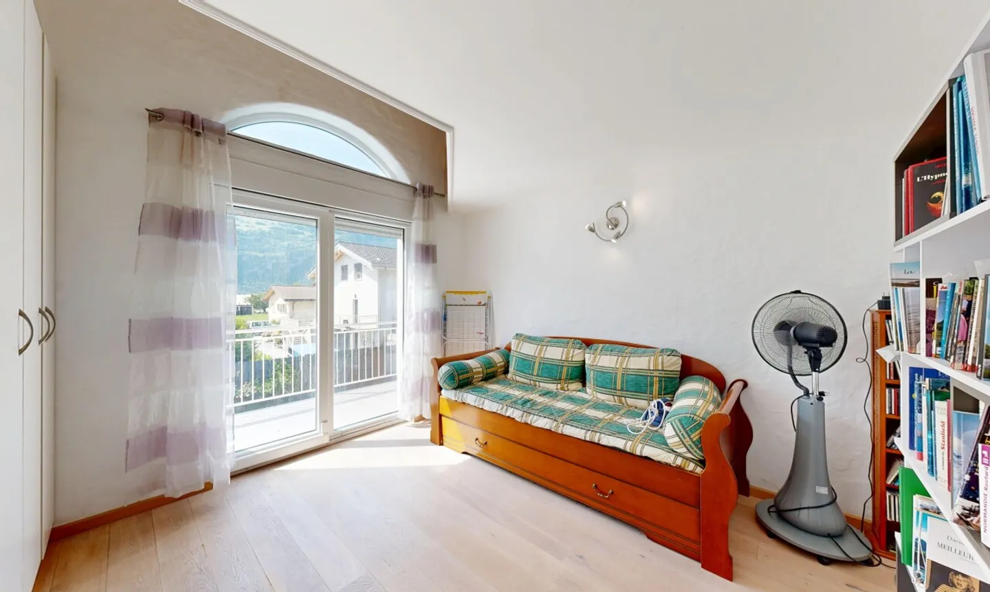 Stunning 6.5 Villa of 190m² with recent pool & garden - Photo 10 of 11