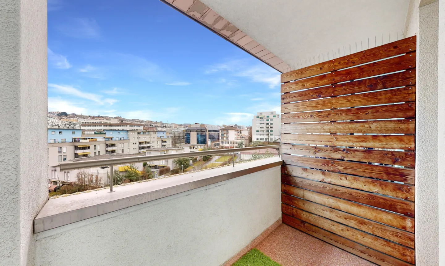 Bellissimo attico attraversante con balconi e 1 posto auto - Foto 9 di 13