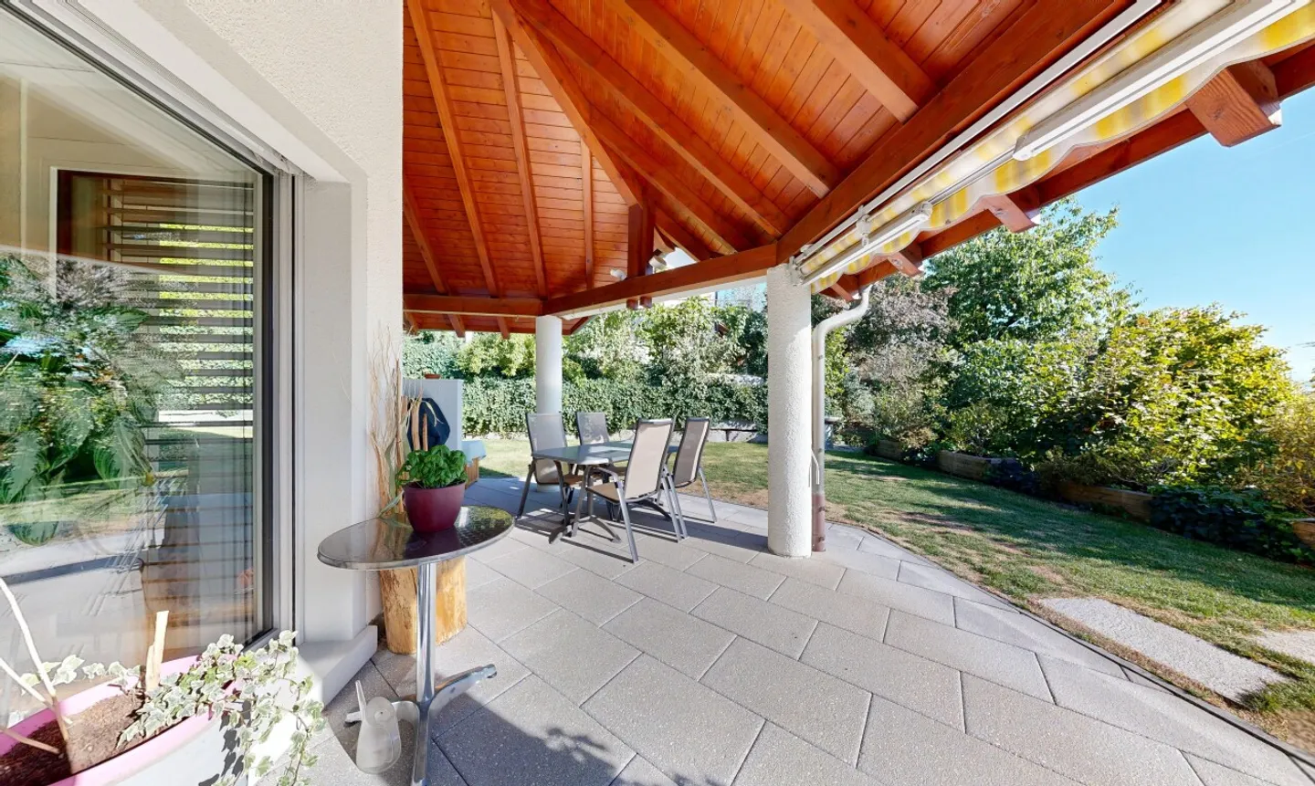 Exclusive 6.5-room single-family house with swimming pool & beautiful garden area - Photo 8 of 11