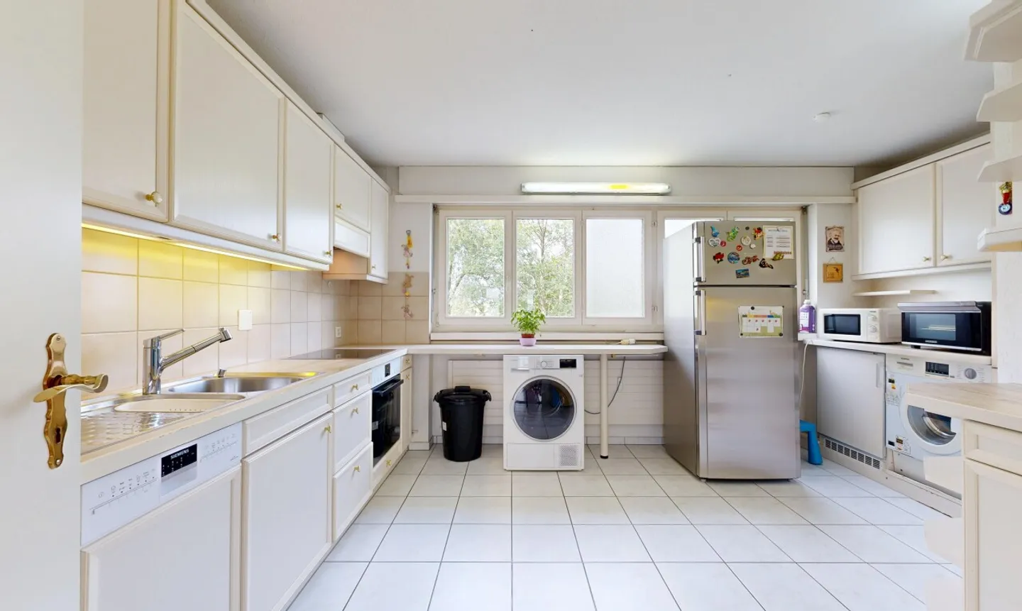 Spacious 4.5-room apartment with great potential in a quiet location - Photo 5 of 11