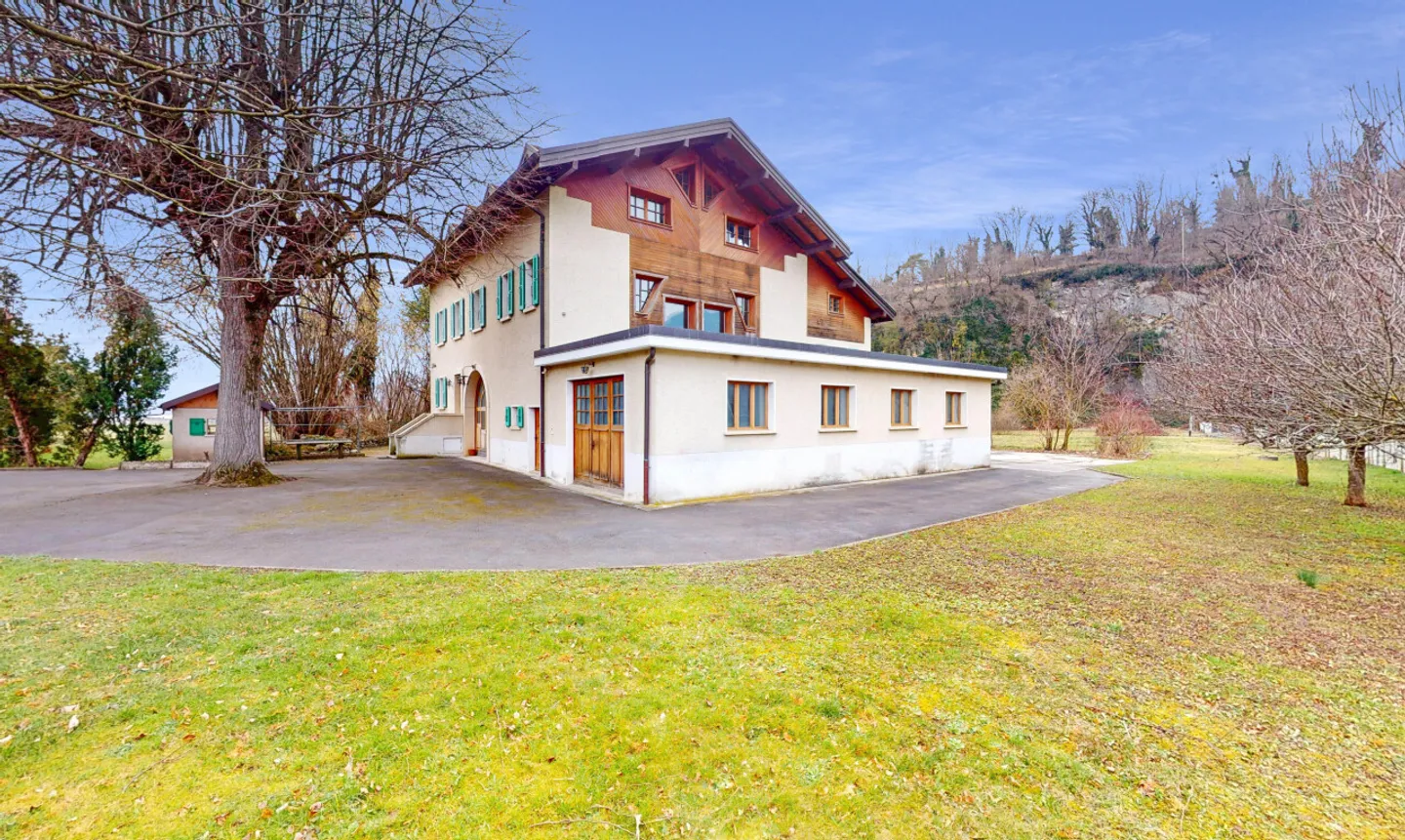 Mietgebäude und 3 Aktivitäts-/Lagerflächen - Foto 1 von 13