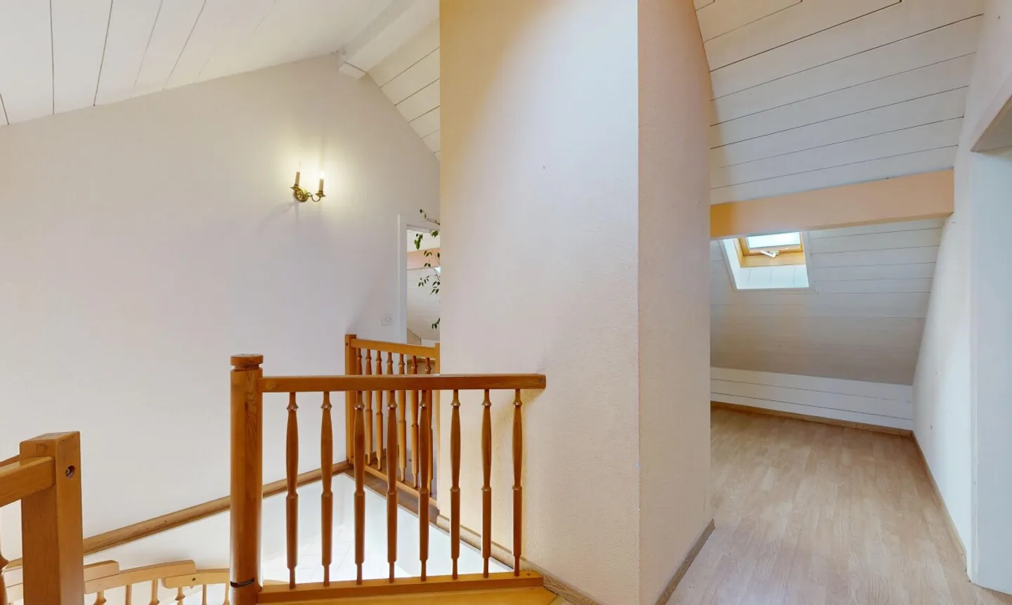 Spacieux et lumineux duplex en attique avec vue dégagée - Foto 10 von 11