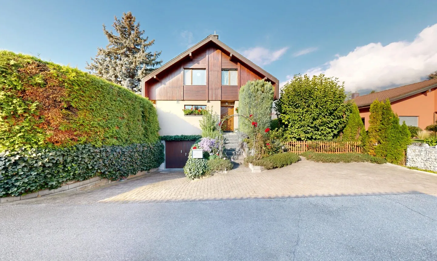 Casa affascinante con un bel spazio esterno e una veranda - Foto 1 di 11