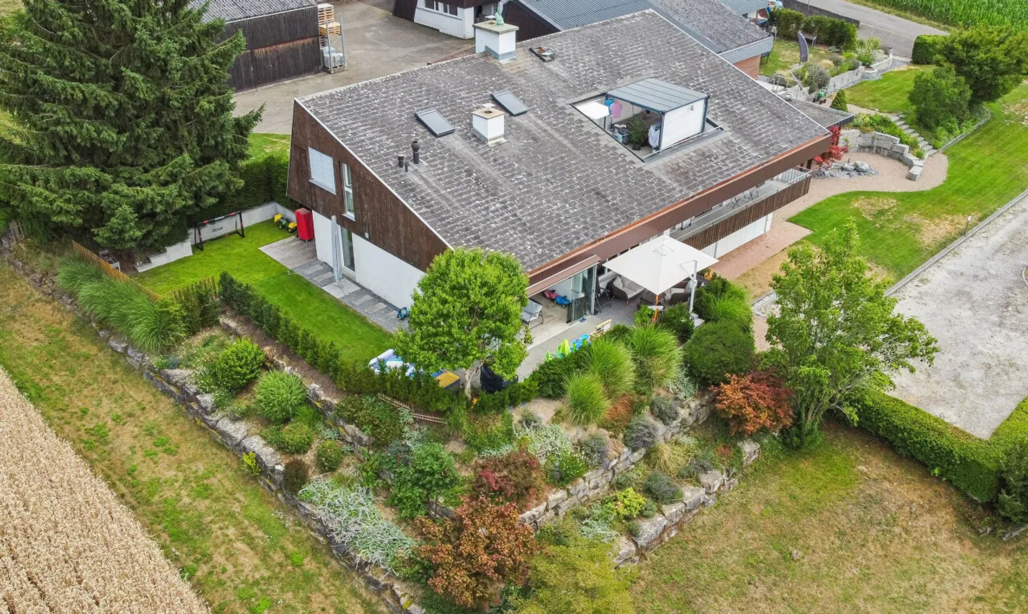 Appartement exclusif de 5,5 pièces en position élevée avec vue dégagée - Photo 1 sur 11