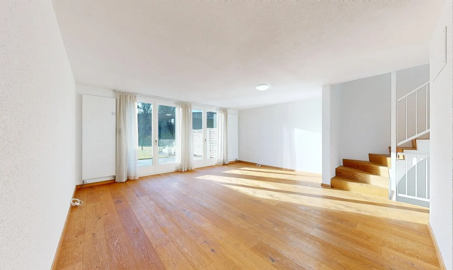 Maison mitoyenne attrayante de 5,5 pièces avec vue sur la verdure - Photo 2 sur 11