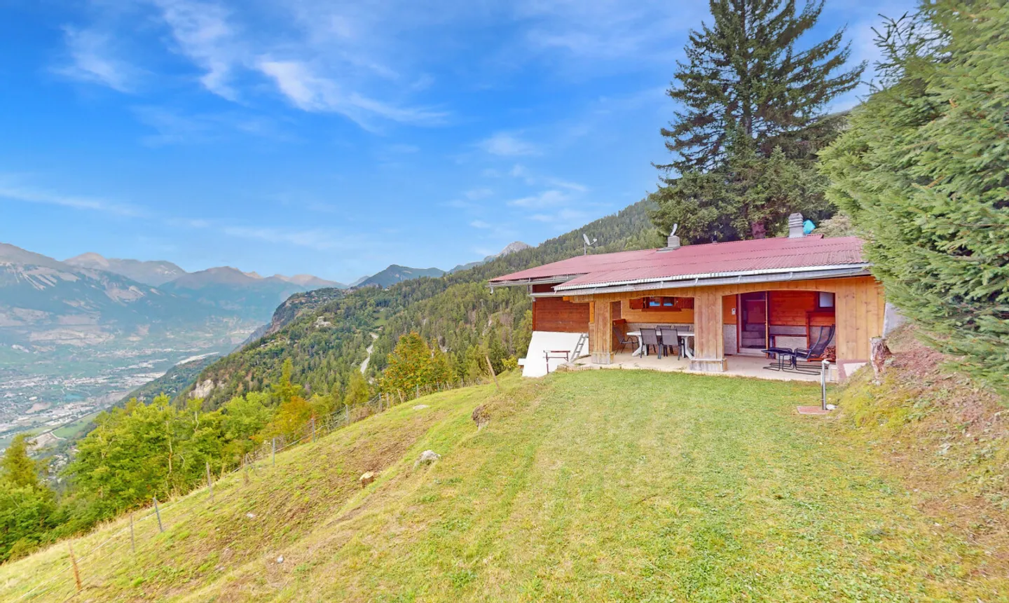 Chalet semi-indipendente affascinante con terreno e terrazza - Foto 3 di 11