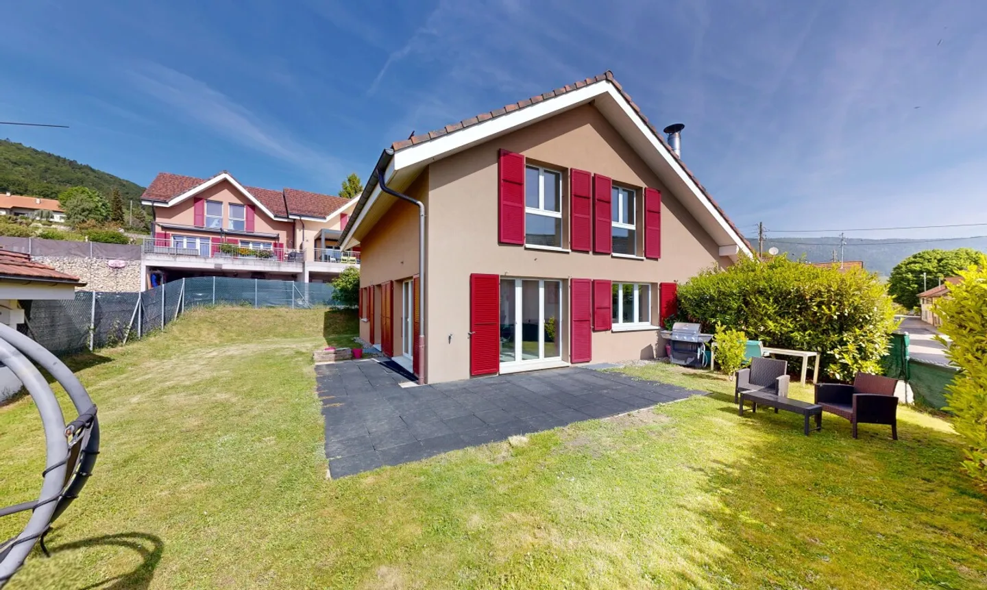 Schönes Einfamilienhaus mit 5,5 Zimmern - Foto 1 von 11
