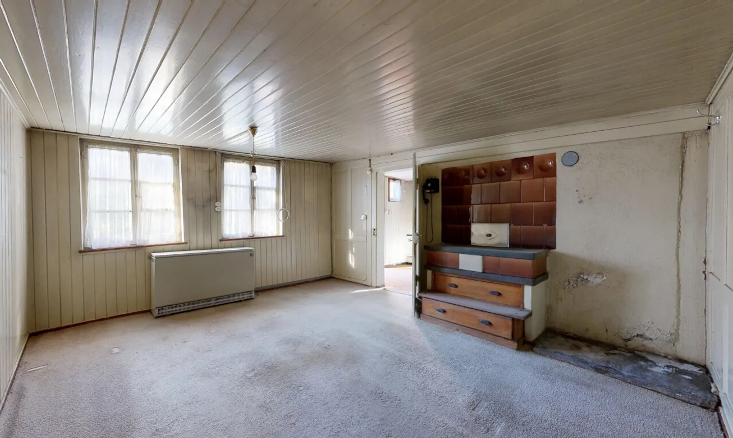 Casa bifamiliare storica al confine del bosco con potenziale di sviluppo - Foto 2 di 11