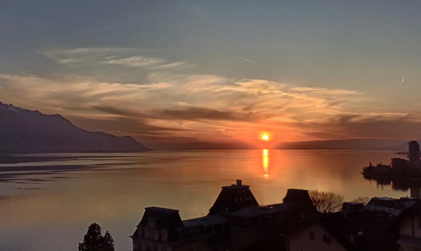 Stupendo appartamento ristrutturato di 4.5 stanze con vista lago a Montreux-Territet - Foto 2 di 11
