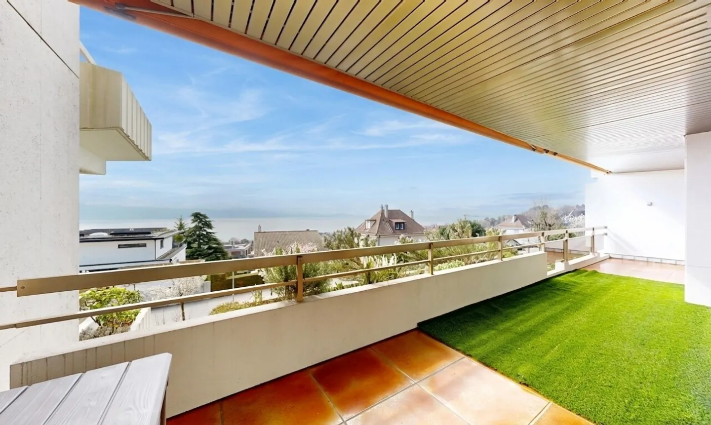 Large 4.5-room apartment with panoramic lake view in Pully - Photo 8 of 11