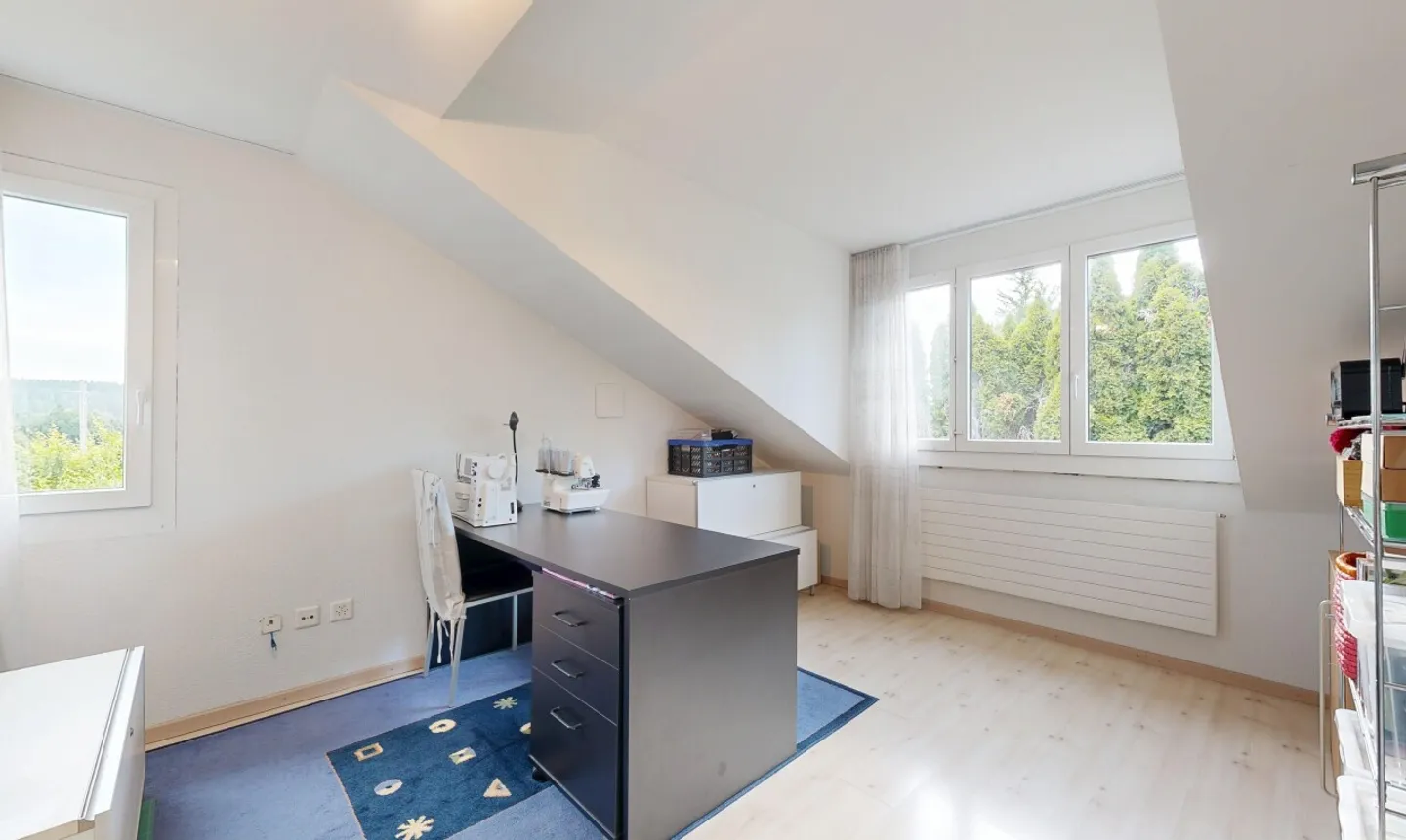 Detached Family Home with Garden - Photo 10 of 11