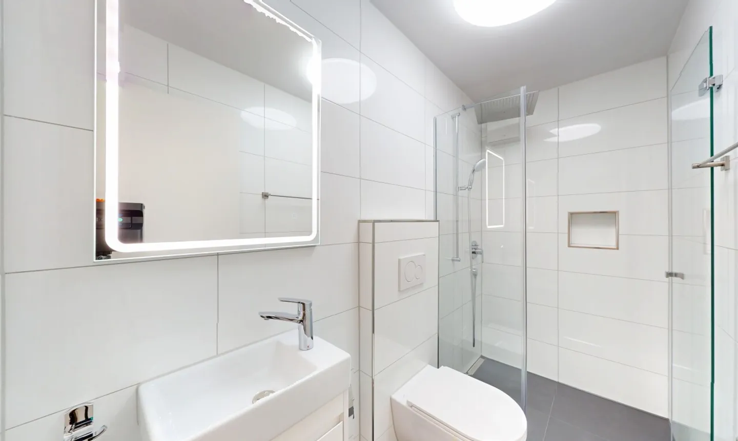 Appartamento duplex moderno e ristrutturato con area giardino - Foto 8 di 11