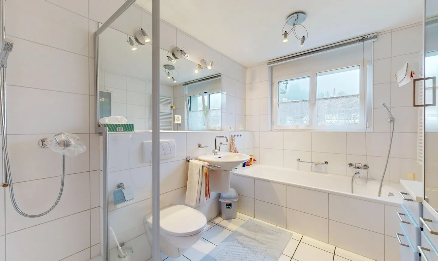 Ideal residential location with terrace and balcony - Photo 8 of 11