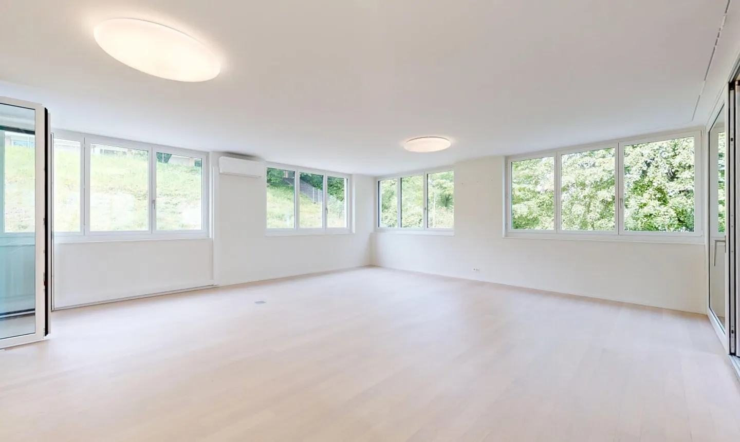 Stylish 4.5-room apartment with two terraces in the heart of Liestal - Photo 5 of 11