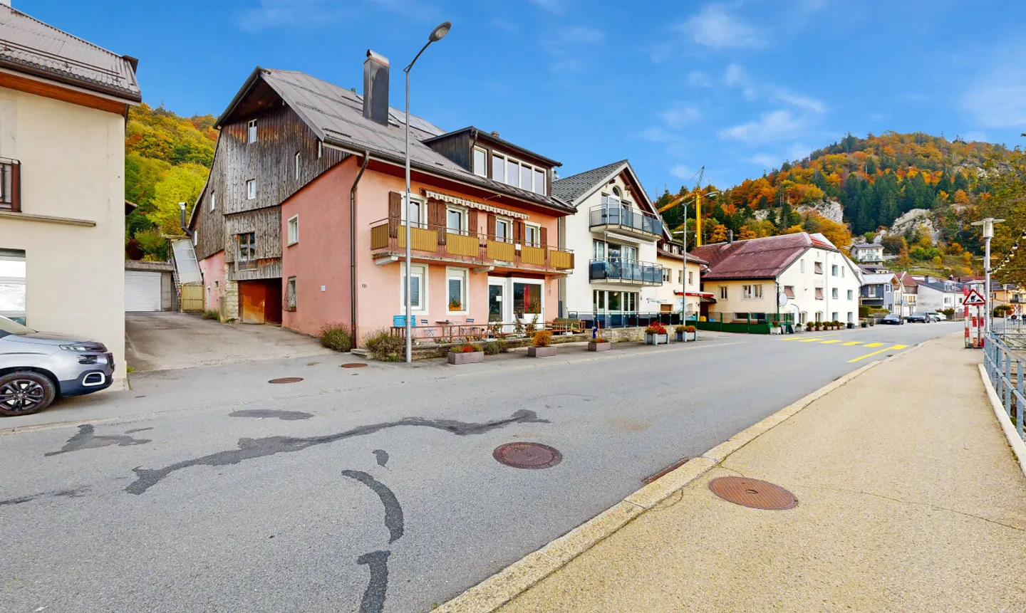 Le Pont: Propriété sur les quais avec jardin et parking souterrain - Photo 2 of 11