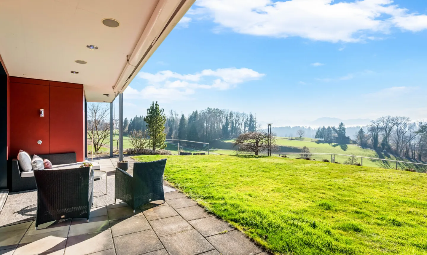 Maison individuelle exclusive avec vue dégagée dans un emplacement idyllique - Photo 3 sur 11