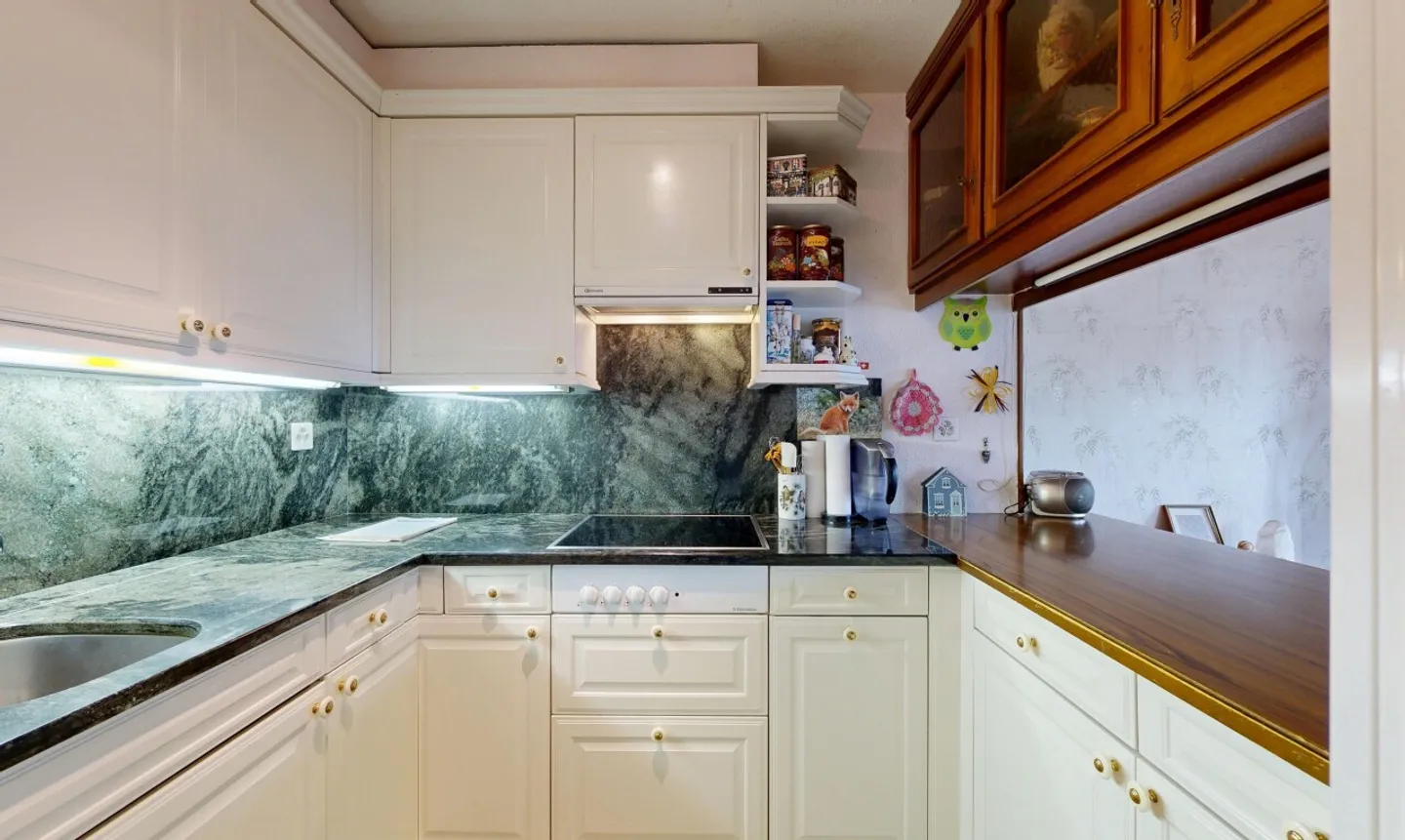 Appartamento soleggiato di 3,5 stanze con balcone e due posti auto - Foto 7 di 13