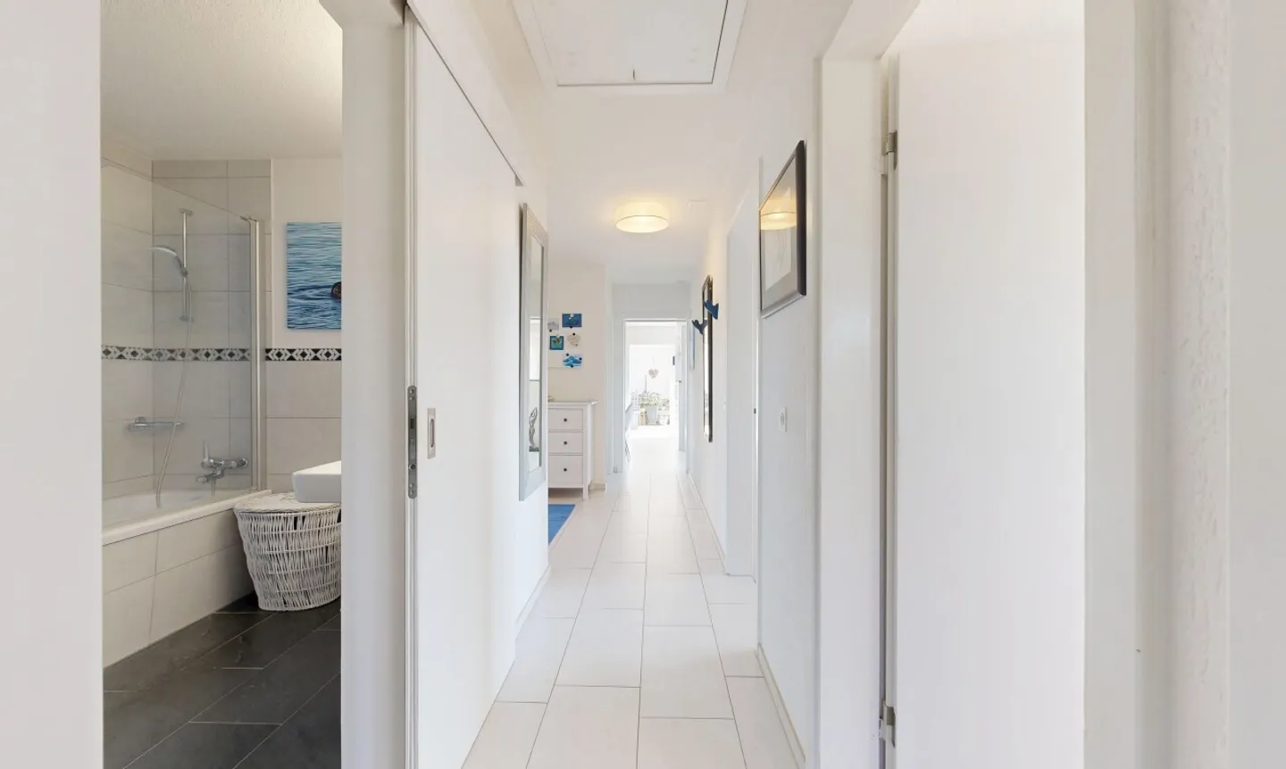 Paradisiacal 5.5-Room Single-Family House with Apartment - Photo 12 of 13