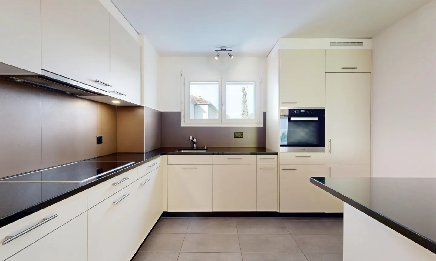 Large 4.5-room apartment in a peaceful neighborhood of Chailly - Photo 10 of 11