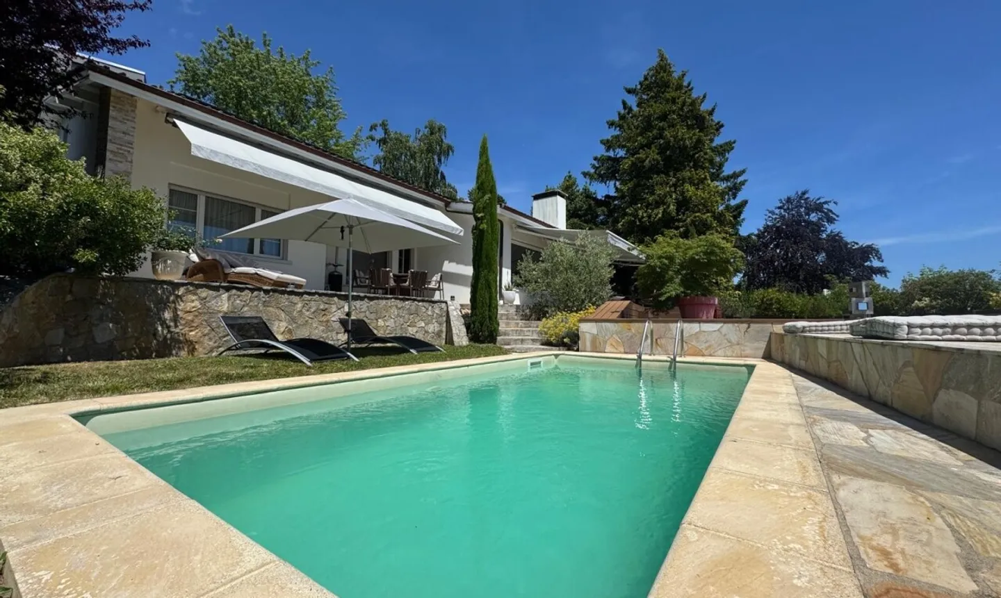 Villa contemporanea eccezionale con piscina e vista sul lago di Neuchâtel - Foto 1 di 11