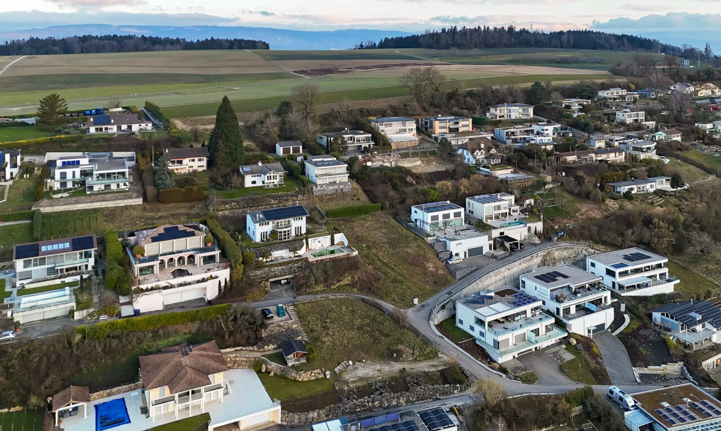 Villa architettonica con vista panoramica sul lago e sulle montagne - Foto 11 di 13